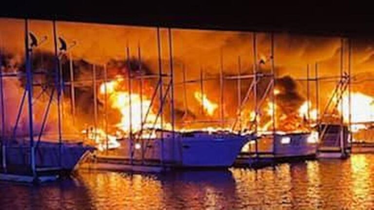 boat fire alton marina illinois 2016 fishing